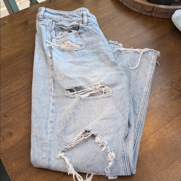 American Eagle Mom Jean - Picture 9 of 9